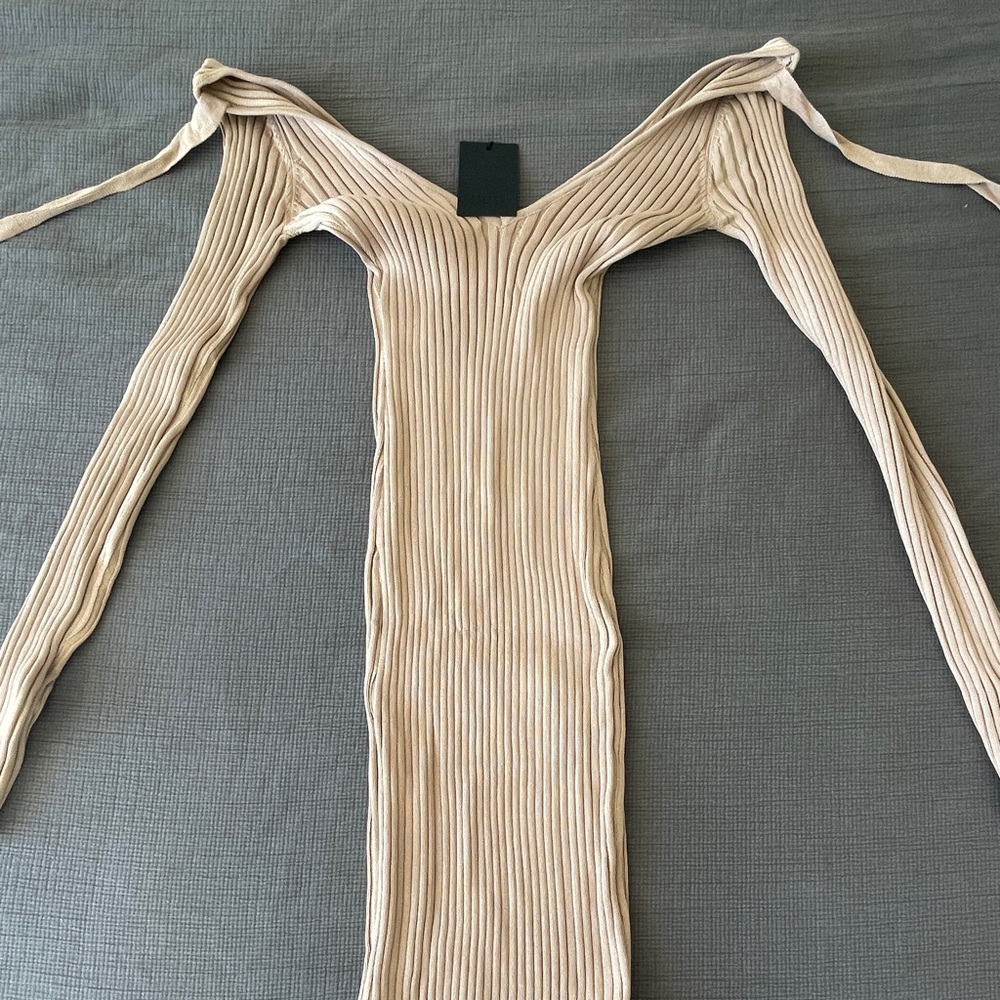 NBD Deep V Midi Dress size S, Oat